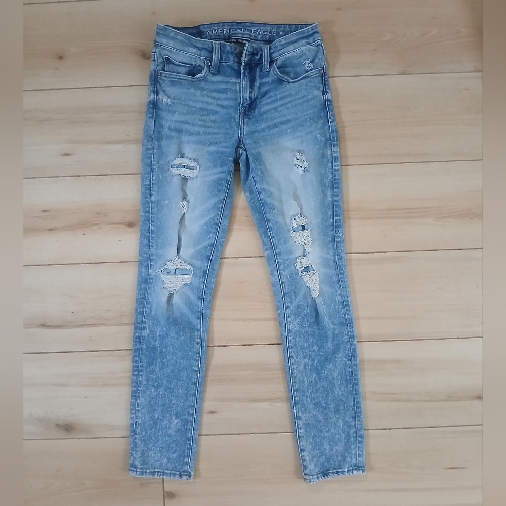 American Eagle Outfitters Light Blue Distressed Women’s Jeans Size 29